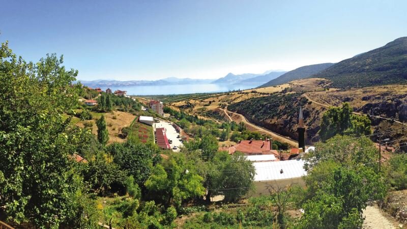 بحيرة أغردير وبارلا